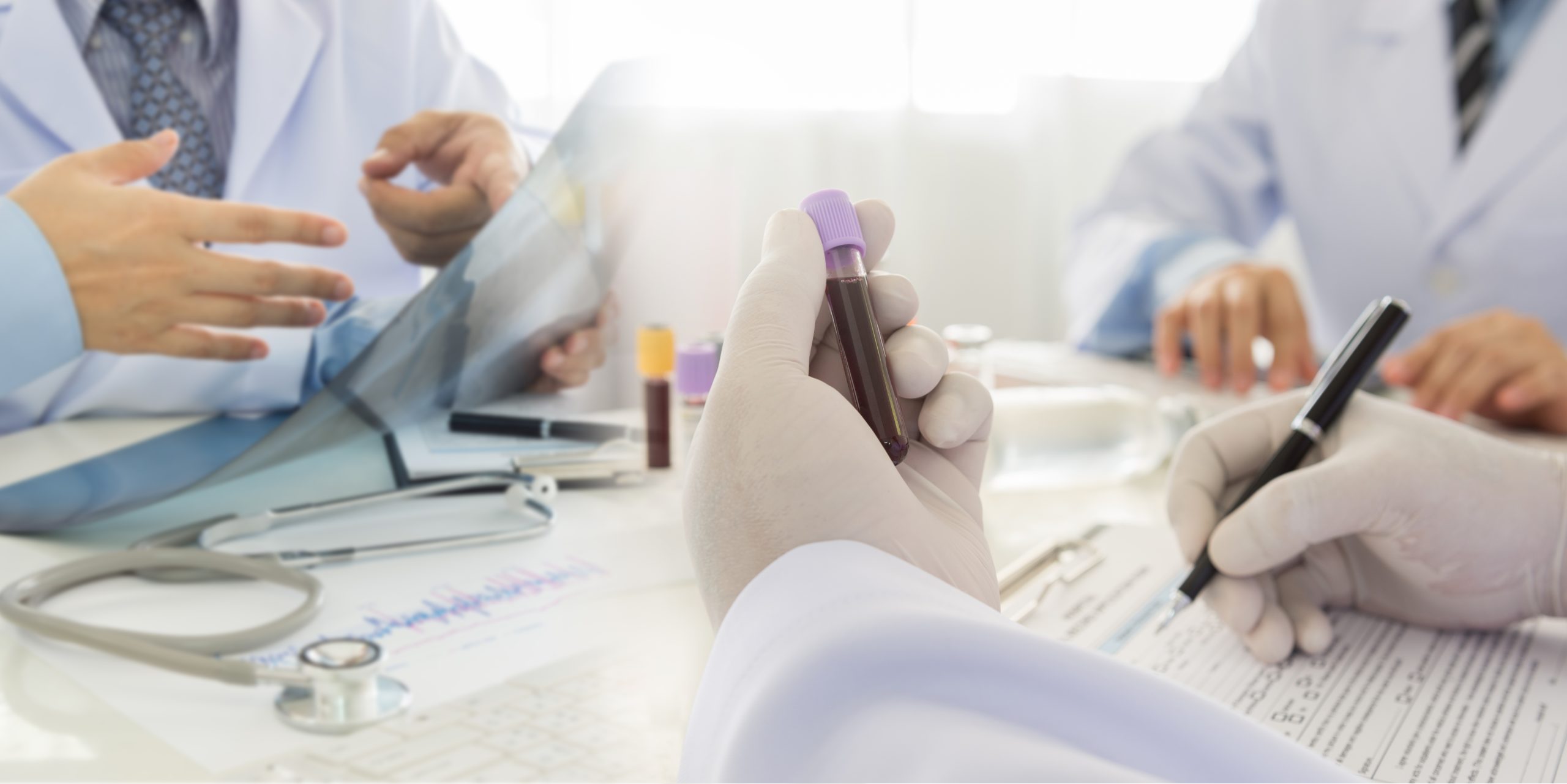 Medical,Research,,Blood,Sample,In,Tube,With,Team,Doctors,Diagnose