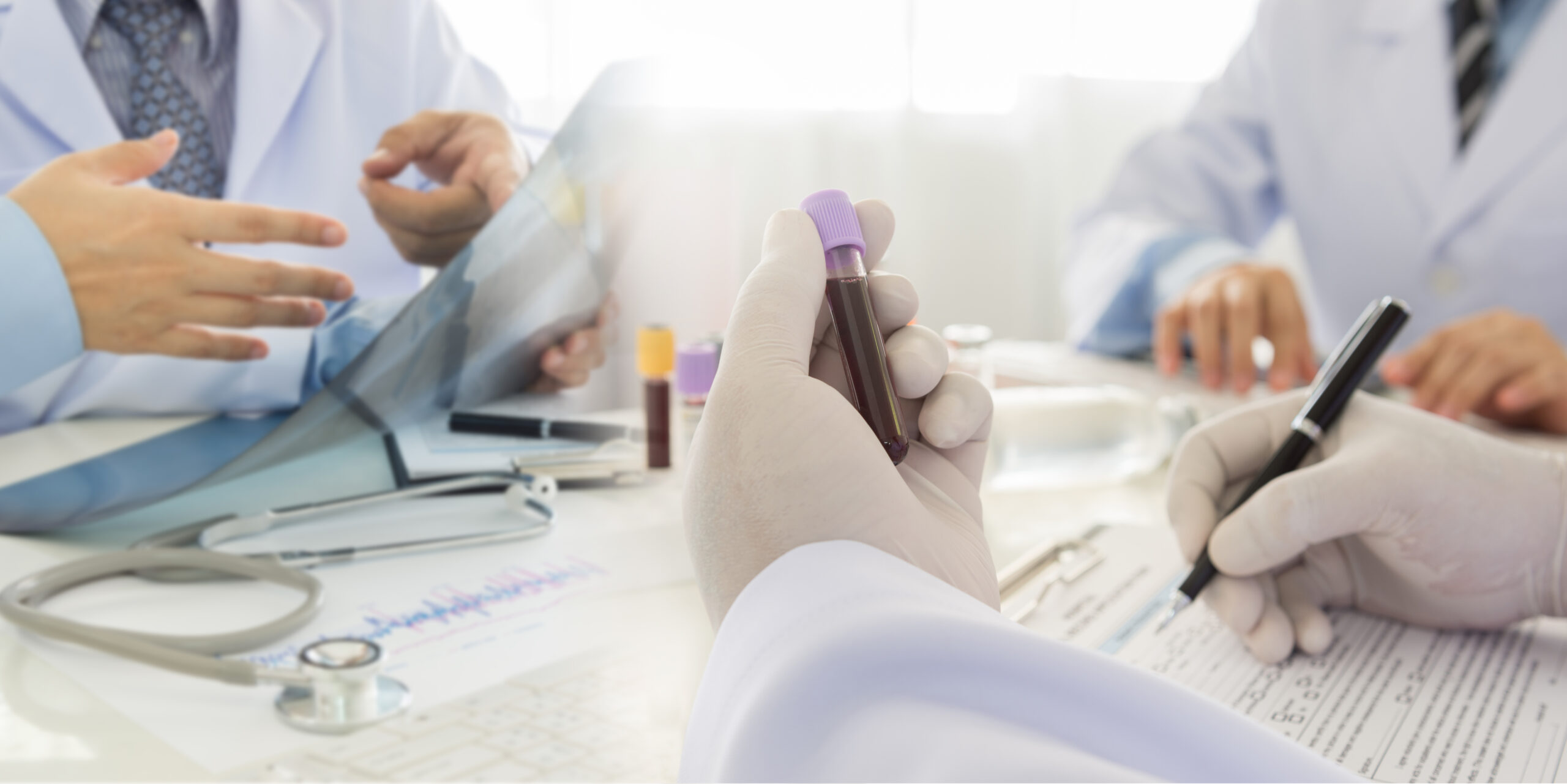 Medical,Research,,Blood,Sample,In,Tube,With,Team,Doctors,Diagnose