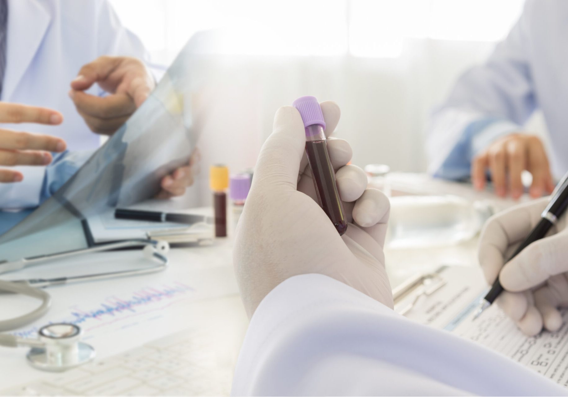 Medical,Research,,Blood,Sample,In,Tube,With,Team,Doctors,Diagnose